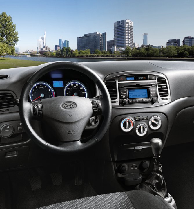 Монтаж верна. Hyundai Accent era 2011 салон. Hyundai Accent era торпеда. Accent Hyundai era 2. Hyundai Verna 2010 салон.