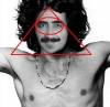 gördüğü her üçgende illuminati yi arayan insan