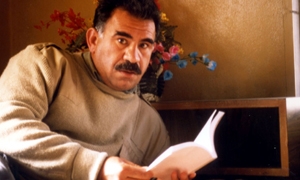 apo itinin kitaplı pozu