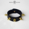 kukusuna zımbalı piercing yaptıran metalci bayan / #483576