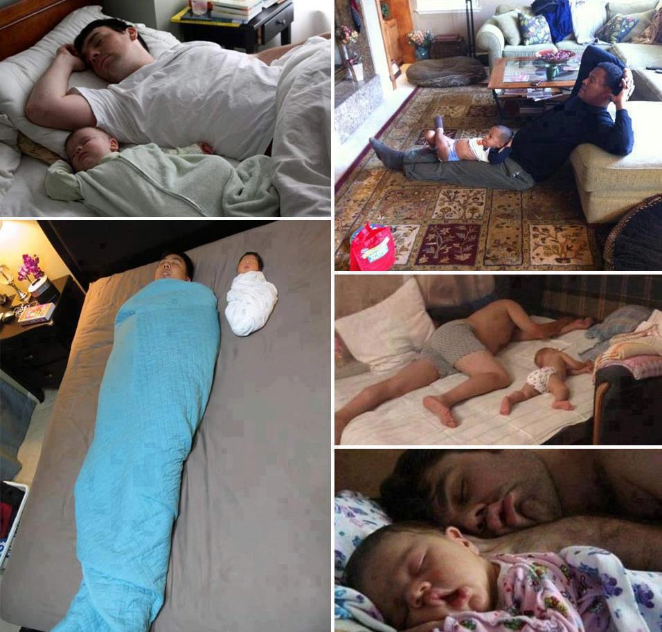 Малыш смешно спит с родителями