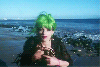 yeşil saçlı kız